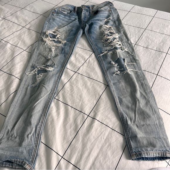 AEO - Ripped Jeans - Picture 1 of 6